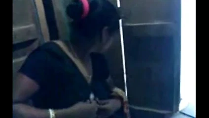 Hintli kadınlar bf ile keyfini çıkarın