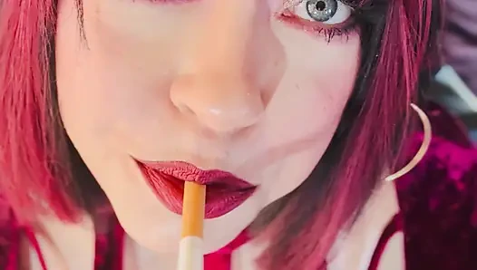 Kadife ve sigara! Tina Snua chain sigara içiyor 2 mantar 100 sigara - sürüklenen omi ome snap sigara içeni içine alıyor