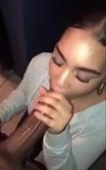 Latin kadın büyük zenci emiyor