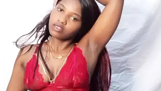 Büyük götümün tadını çıkar fındığı dans ediyor ve şehvetli bir şekilde böyle hareket etmeyi seviyorum