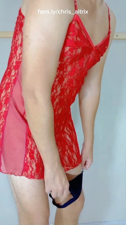 Tangamı elbisenin altına koydum ve sevimli kadın gibi her şeyi göstermen için geçit töreninde chris_aitrix