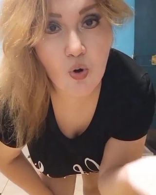 ruby berrocal provocando asus seguidores de facebook