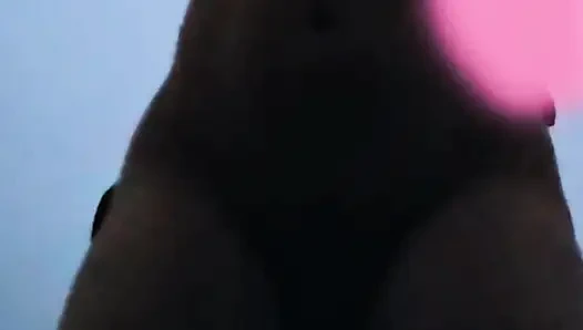 Pinay minyon umumi banyoda sikiliyor hala inliyor ve edepsizce konuşuyor
