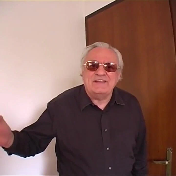 Büyük memeli orta yaşlı seksi kadın iş başında... grup seks partisi