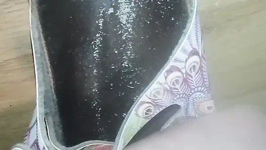 Birkenstock ayakkabıları işleniyor