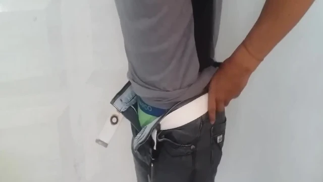 Futbol takımının heteroseksüel kaptanını emiyor