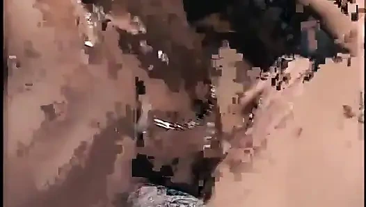 Siyah kızlar takma yaraklı beyaz kızları sikiyor