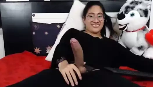 Kız büyük sırrını gösteriyor