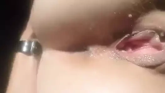 Kameraya gösteriş yapmayı seviyor