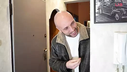 Büyük yarak ve Tantaly Doll ile sürtük orta yaşlı seksi kadın için anal ve amcık