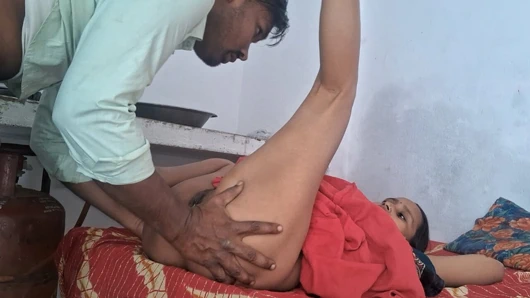 New pdhosan  ki jabarjast chudayi devar ne bhabhi ko ghodi bana ke choda Indian desi sexi bhabhi ki chudayi