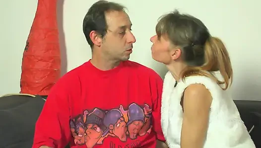 İnce olgun kadın büyük sert yarakla eğlendi