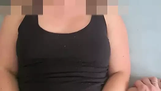 Aldatan azgın orta yaşlı seksi üvey anne üvey oğlunu evlilik yatağında sikiyor
