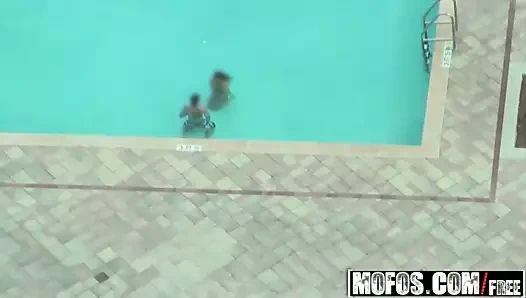 Mofos - anal deneyelim - cara swank - kitabını bırak ben de