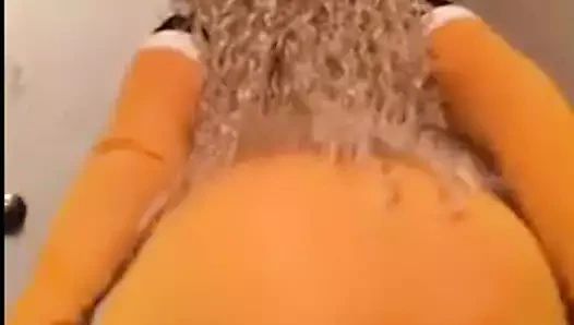 Şişman beyaz göt twerk yapıyor