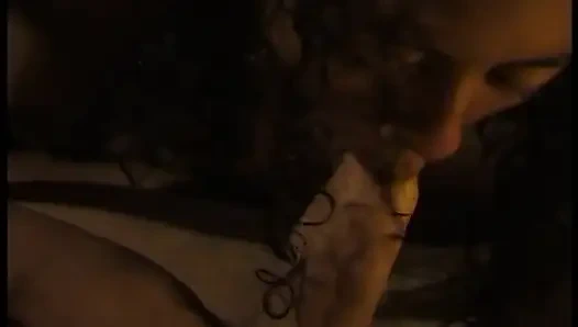 Güzel doğal memeli zenci genç kız yarağa binmeden önce amını yalatıyor