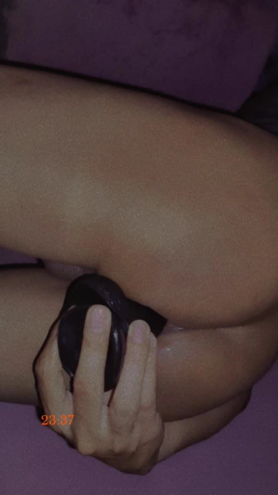 sissy playing with her hole