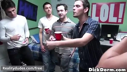 Reality dudes - game of dicks - fragman önizlemesi
