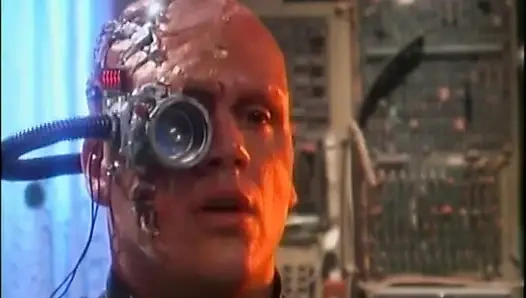 Erotik fahişe masada çılgın bir adamla sikişiyor ve yutuyor