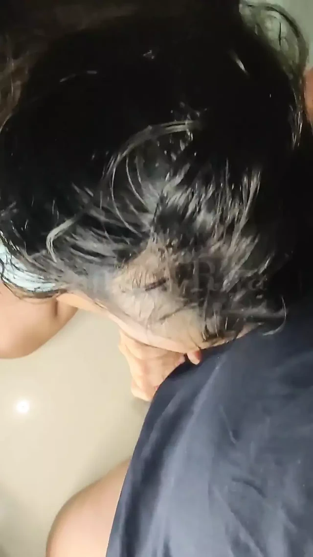 Üniversite öğrencisi Riya profesörlerin büyük siyah yarağını alıyor