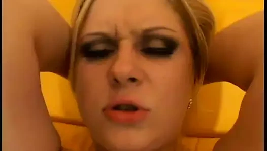 Sana arzuyla bakan iri gözler