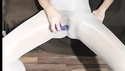 Yeni Dikişsiz Külotlu Çorabımla Sert Oynuyor Ve Fışkırtıyor