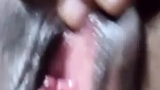 Kıllı erkek arkadaşıyla görüntülü görüşme için ateşli yenge mastürbasyonu