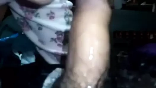 Kocasını görmek için bir eve hırsız girdi