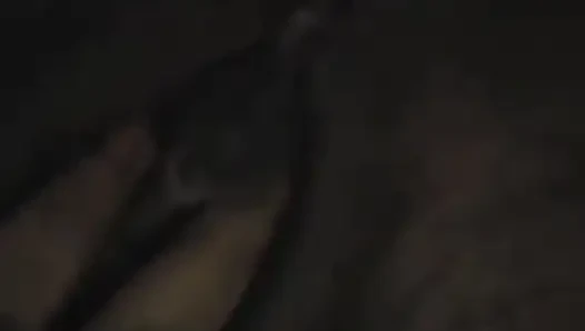 Islak amcığı parmaklıyor