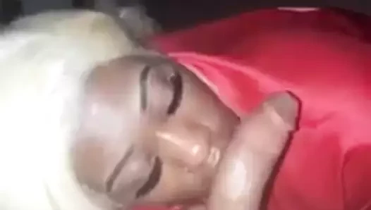 Tranny deepthroats büyük uzun siyah horoz