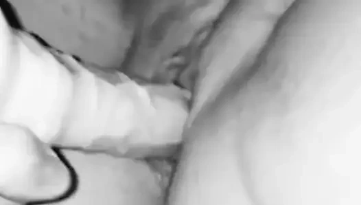 Beni dildoyla sikiyor