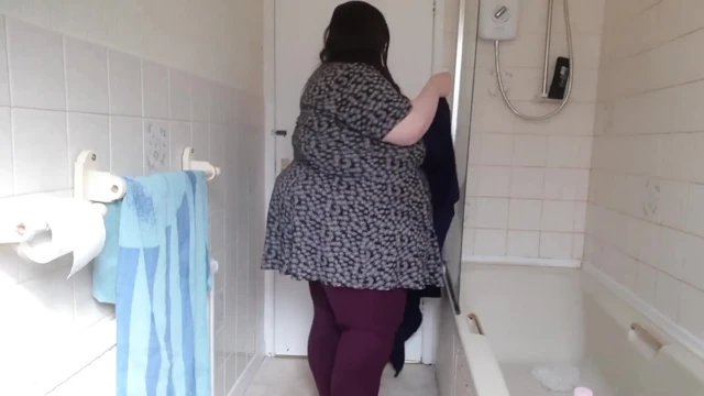 Ssbbw duş striptiz soyunuyor