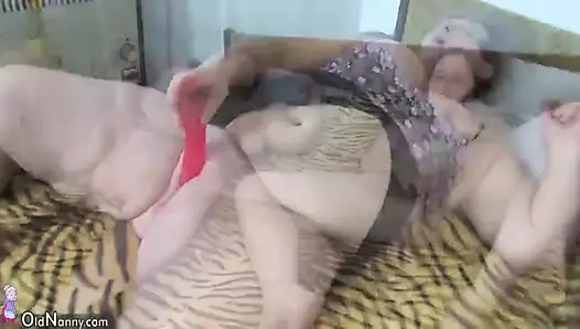 Oldnanny iki tombul kadın mastürbasyon ile oyuncak