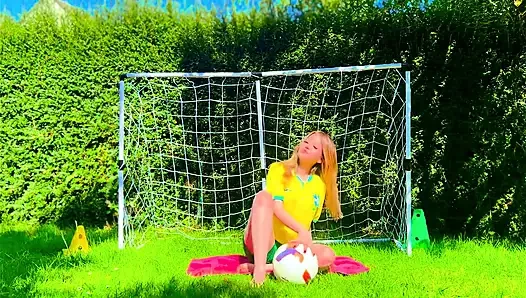 Brezilyalı futbol kızı jersey iç çamaşırı orgazmı için azdırıyor