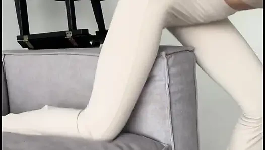 Mükemmel ev yogası - dar taytlı göt - seksi tanrıça