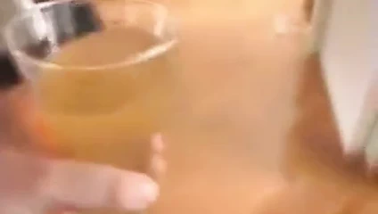 Busty açık tenli esmer, adı ne?