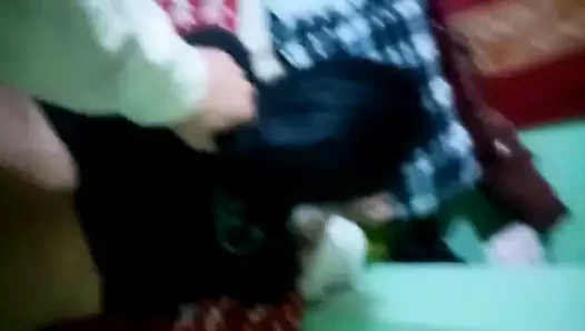 Kız arkadaşıma dört ayak üzerinde veriyorum