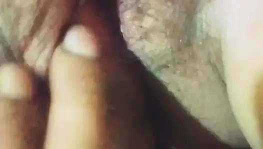 Çarpıcı tıkaçlı hamile kadın