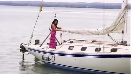 Gili Sky şişman yarağa amında biniyor