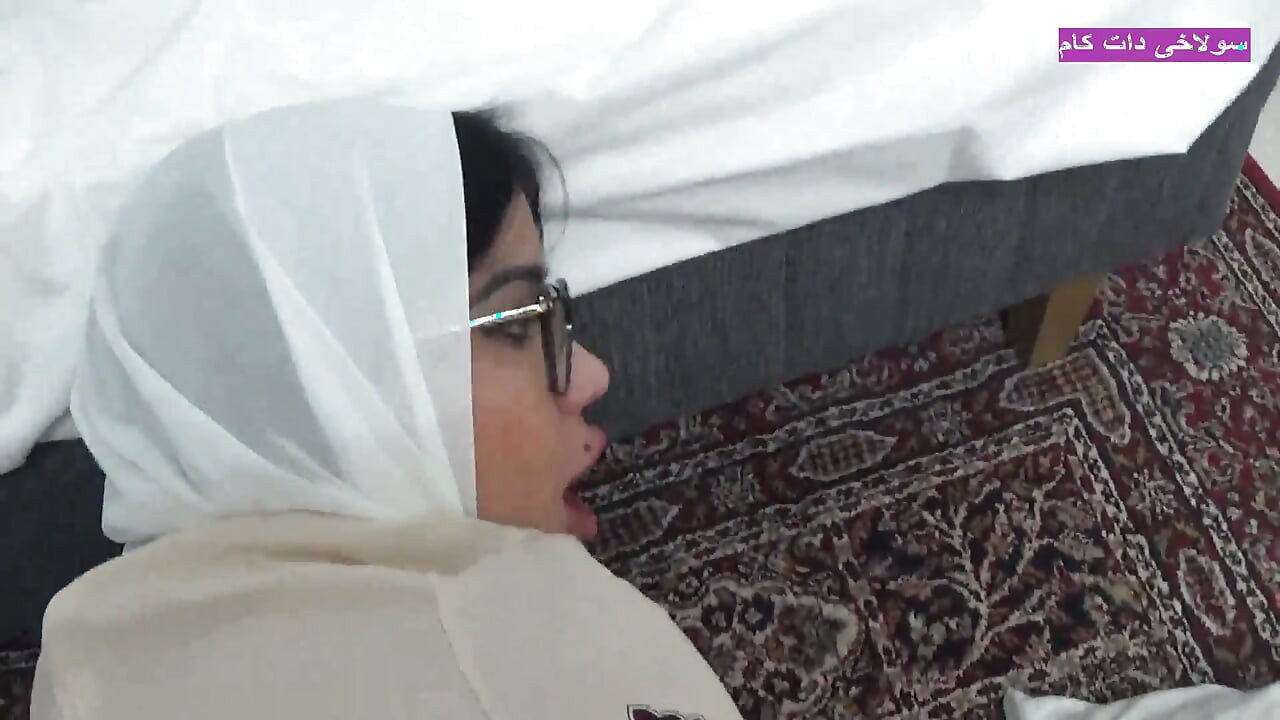 Büyük götlü orta yaşlı seksi kadın ile Arap ev yapımı sikiş