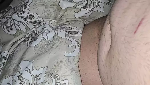 Üvey anne kocası için ereksiyon halinde büyük büyük yarakla mastürbasyon yapıyor