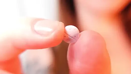 Seni küçük küçültüyor ve seni yiyor dev kadın fetişi 1080p