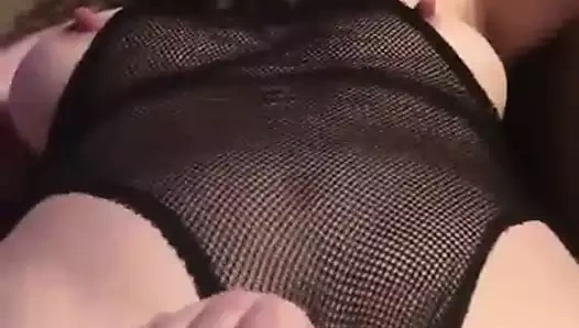 Koca yiyor eş mia kedi