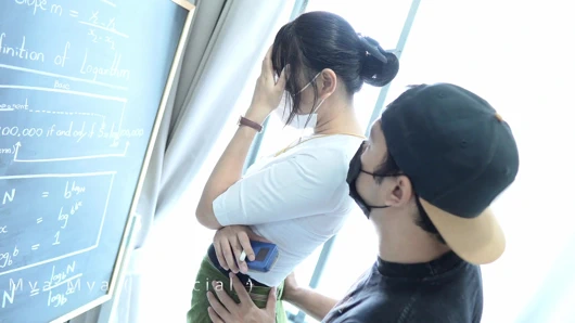 Güzel öğretmen yaramaz öğrencisiyle romantik seksi seviyor