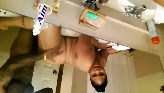 Banyo kabadayı devam ediyor