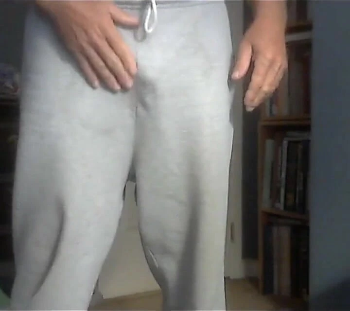 Pantolonuma işemeye başladım