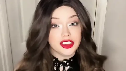 Orta yaşlı seksi kadın bisikletçi grup oyunuyla sikiş arkadaşını aldatıyor