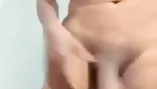 Seksi ts bana yarağını gösteriyor