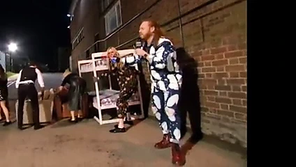 Bölünmüş dar deri etek