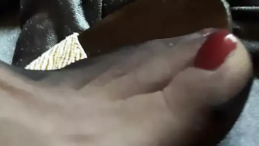 Külotlu çorap ve yüksek topuklu ayaklar